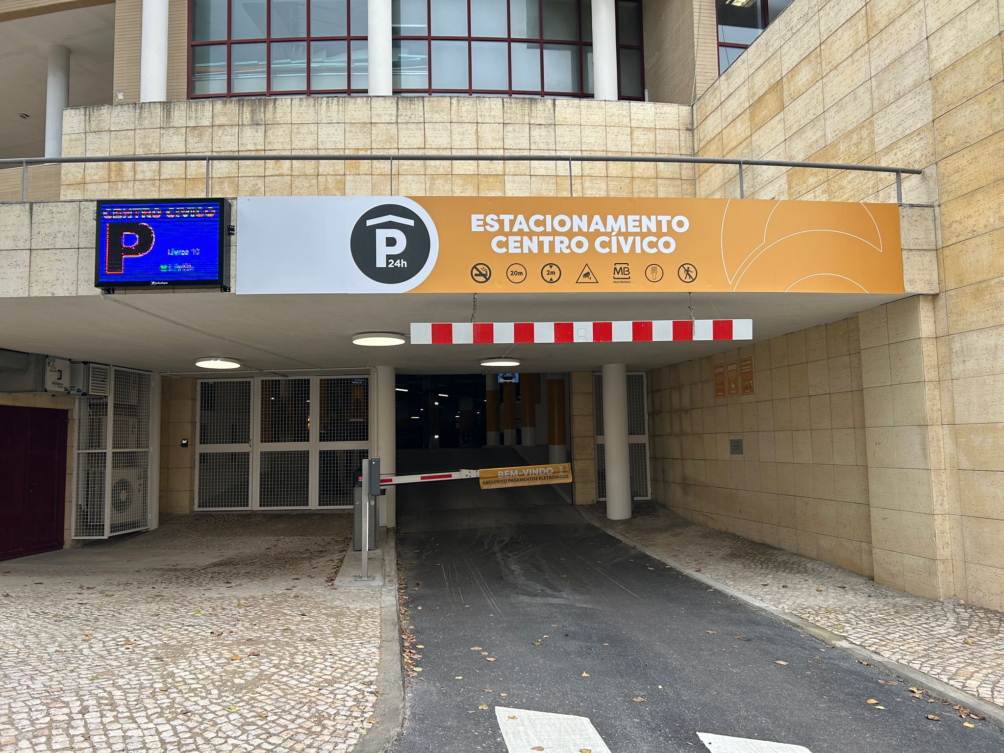 WhatsApp Image 2025-10-24 at 15.48.29 estacionamento carnaxide