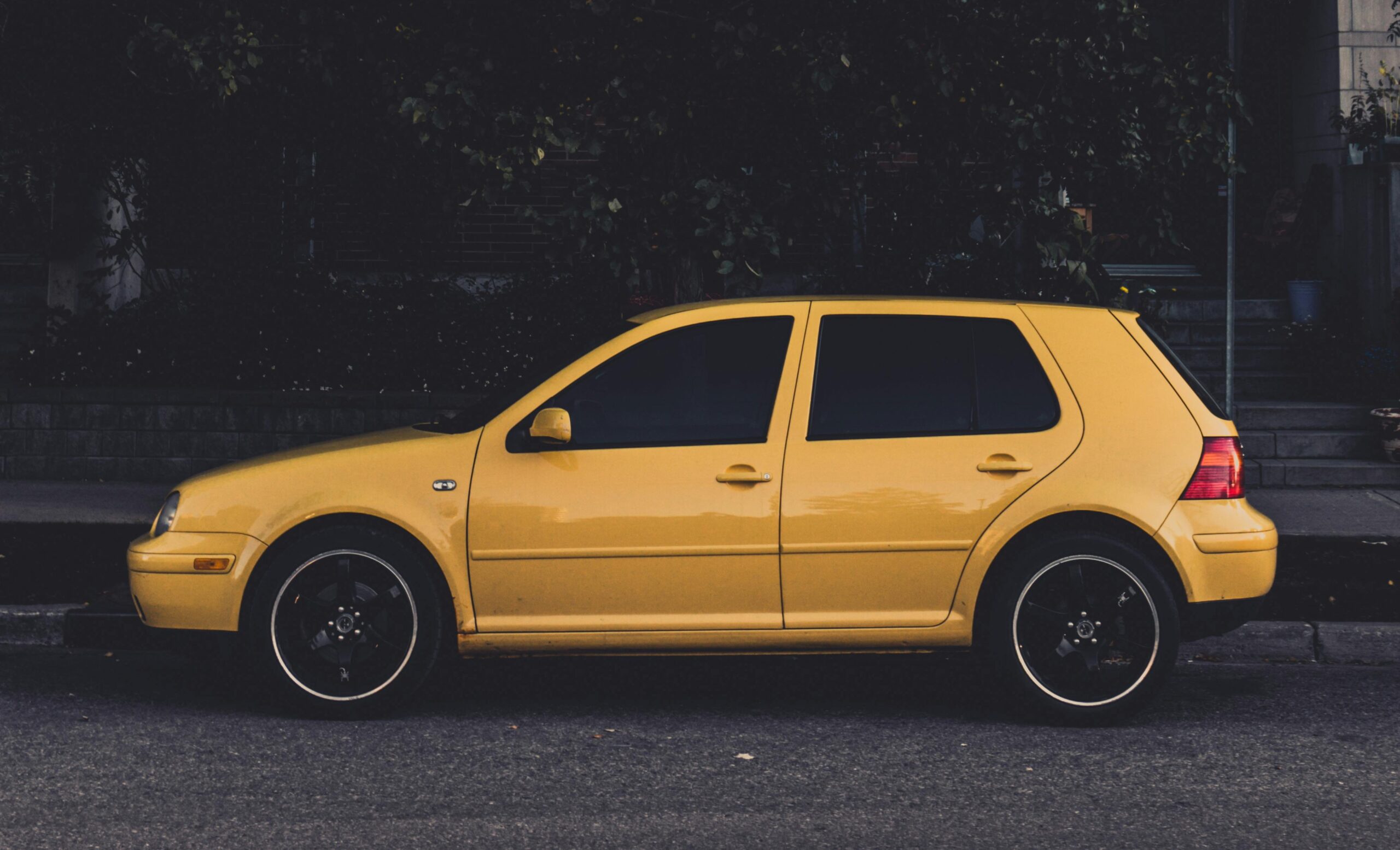 pexels-twelve-visualz-192441617-11579049 estacionamento